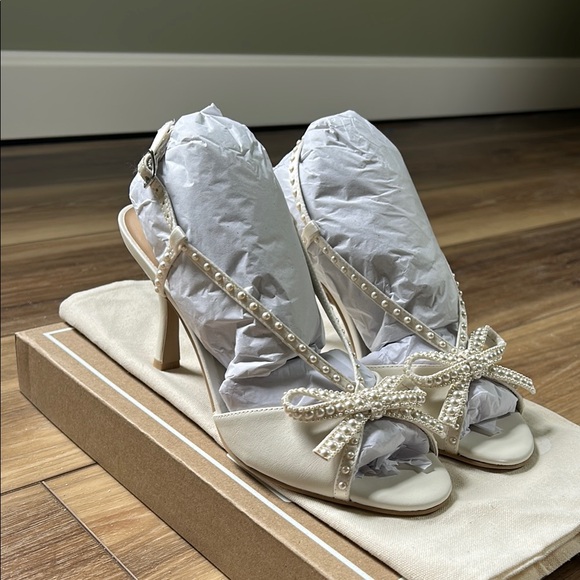 Dolce Vita White Satin Pearl Heels - Size 7 - Picture 6 of 9